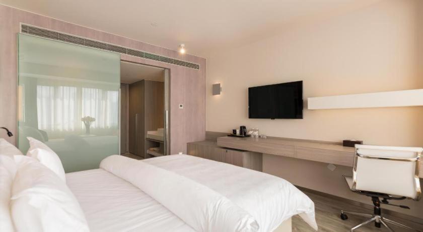 Jinjiang Metropolo Xujiahui Nanhuating Hotel