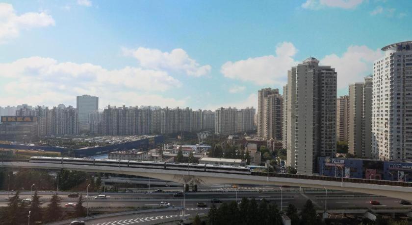Jinjiang Metropolo Xujiahui Nanhuating Hotel 4*
