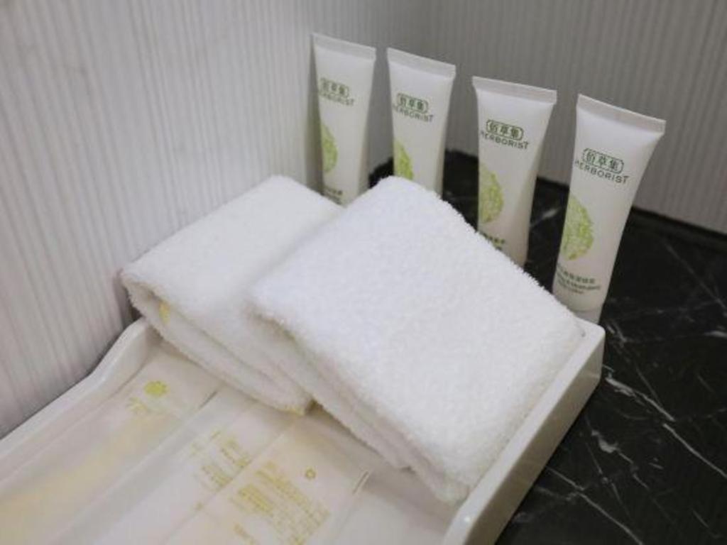 Jinjiang Metropolo Xujiahui Nanhuating Hotel