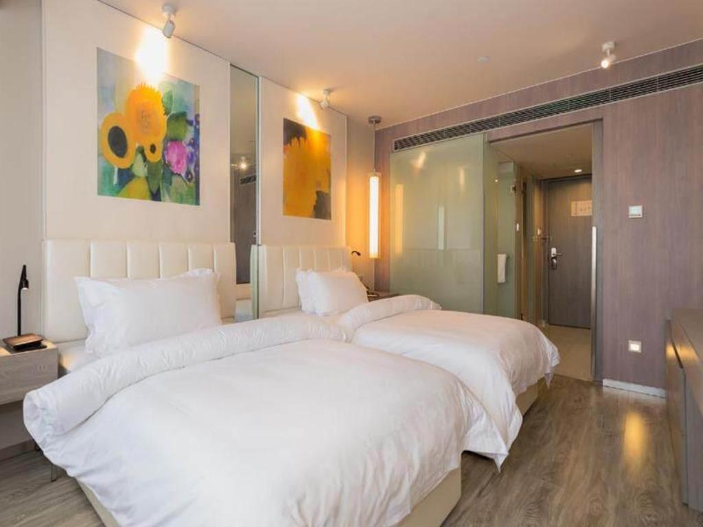Jinjiang Metropolo Xujiahui Nanhuating 4*