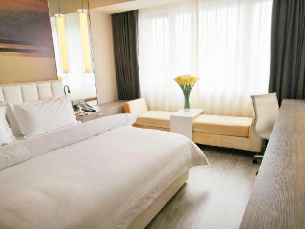 Jinjiang Metropolo Xujiahui Nanhuating