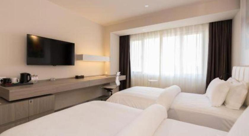 Jinjiang Metropolo Xujiahui Nanhuating 4*