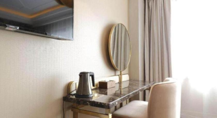 Jinjiang Metropolo Xujiahui Nanhuating 4*