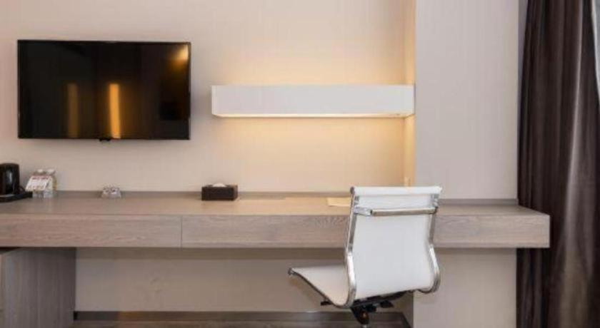 Jinjiang Metropolo Xujiahui Nanhuating Hotel