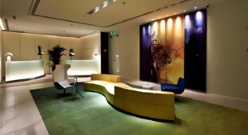 Jinjiang Metropolo Xujiahui Nanhuating Hotel