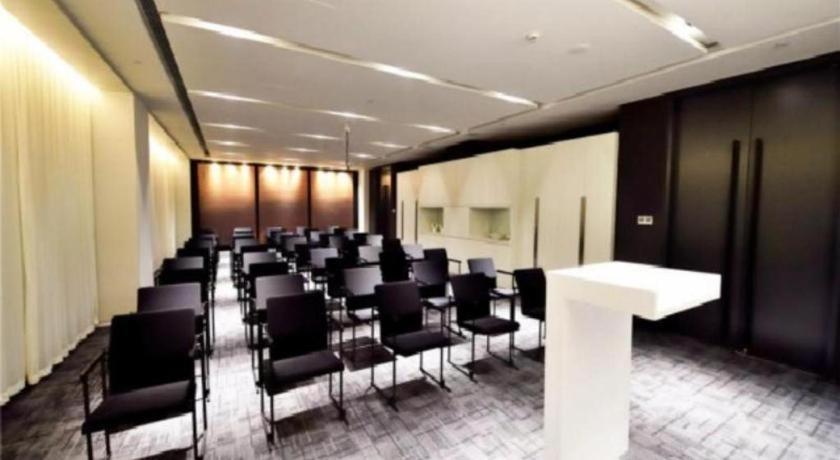 Jinjiang Metropolo Xujiahui Nanhuating
