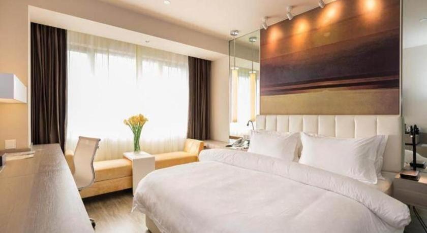 Jinjiang Metropolo Xujiahui Nanhuating Hotel