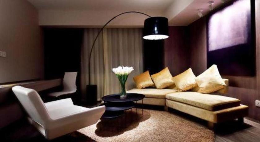 Jinjiang Metropolo Xujiahui Nanhuating Hotel 4*