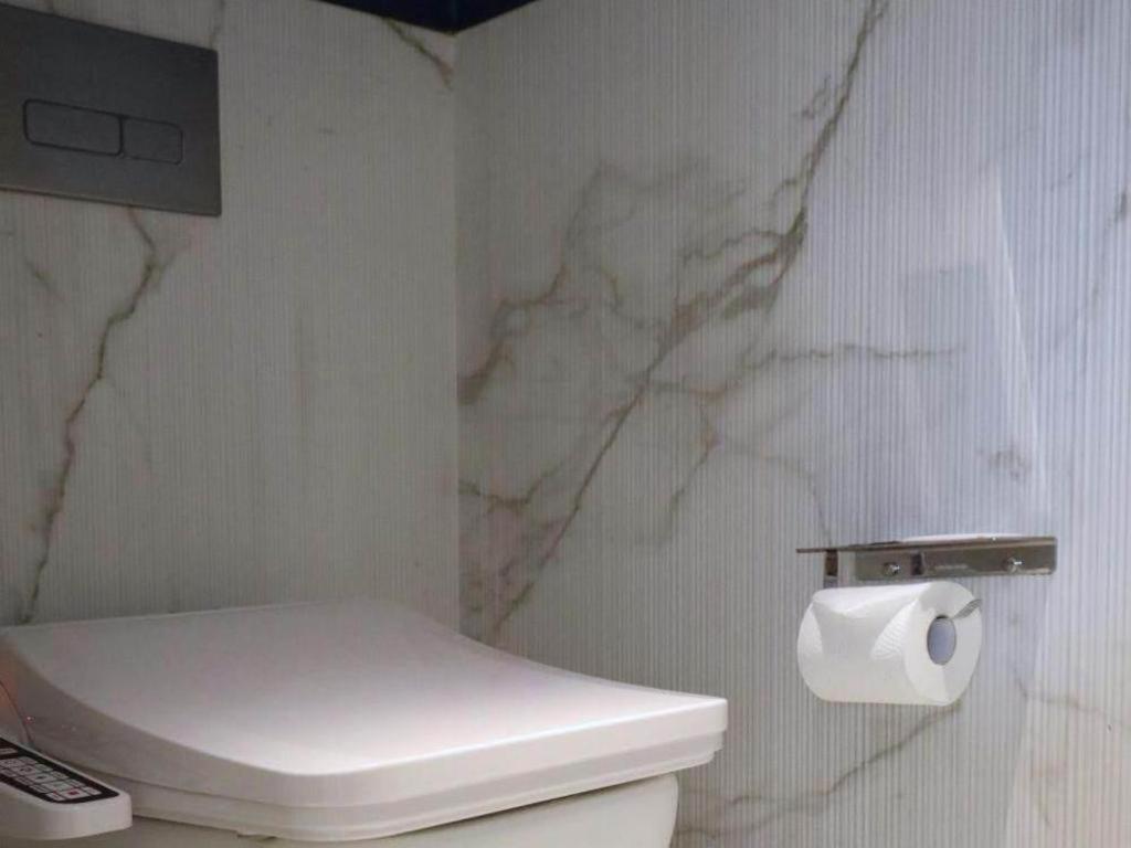 Jinjiang Metropolo Xujiahui Nanhuating 4*
